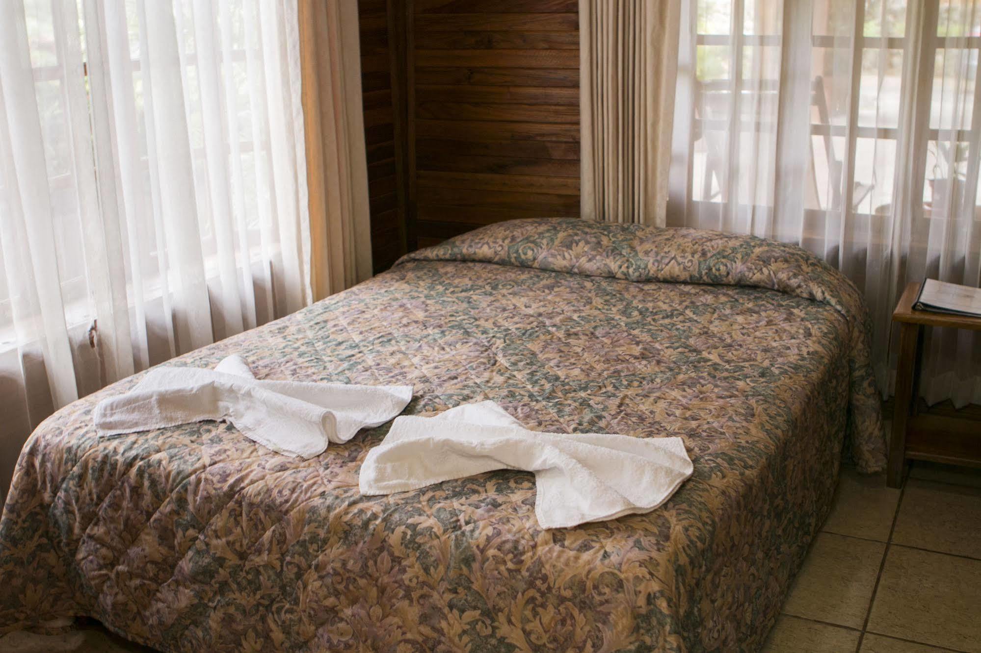 Santa Elena Lodge Cuajiniquil 外观 照片